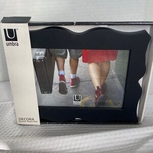 Umbra NEW 4x6 black scalloped photo frame. 17 years ago in original packaging